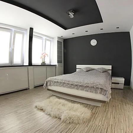 Black & White Komfortowe 2 Km Od Centrum راتشيبوش