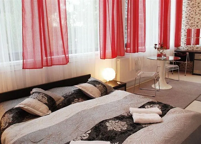 Black & White Komfortowe 2 Km Od Centrum * راتشيبوش