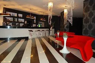 Black & White Komfortowe 2 Km Od Centrum